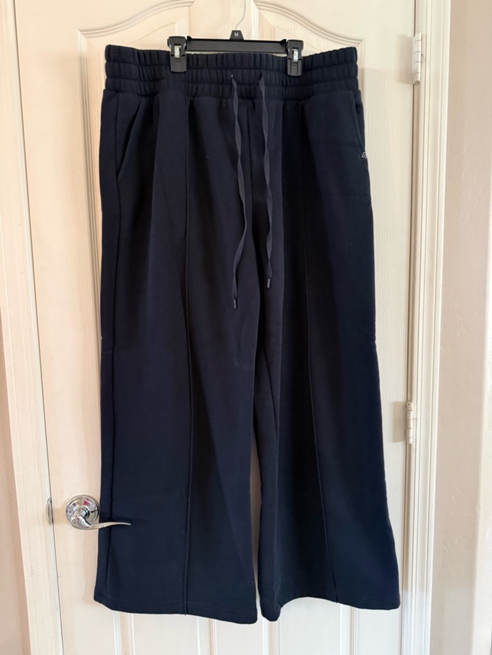 Women’s Wide-Leg Drawstring Sweatpants - Black